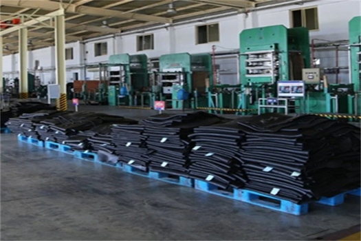 鑫龍叉車裝載機實心輪胎，標準件現貨供應，特殊需求定制服務