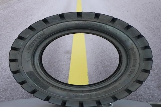 棗礦慧通亨瑞達叉車輪胎28X9-15-16，超強負荷與耐磨性能