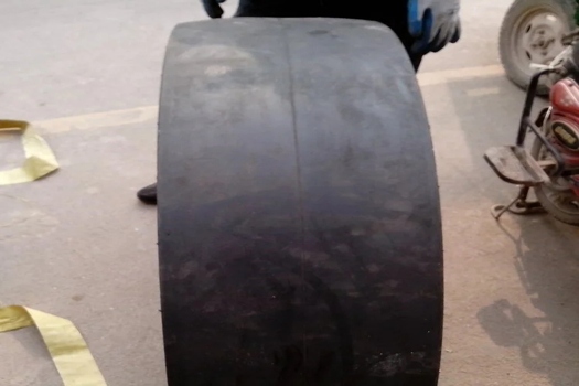 優(yōu)質(zhì)耐磨900-20路面機(jī)械輪胎，現(xiàn)貨批發(fā)三包保障