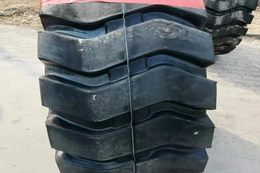 礦王礦神鏟車輪胎系列：23.5-25, 16/70-20, 20.5/70-16, 20.5-25