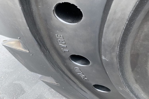 強力耐磨，應對惡劣路況——30裝載機鏟車17.5-25實心輪胎