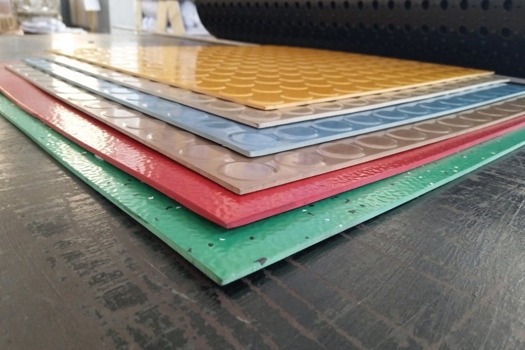 健身房彩色膠板綠黃雪地防滑板，超強抗壓耐沖擊