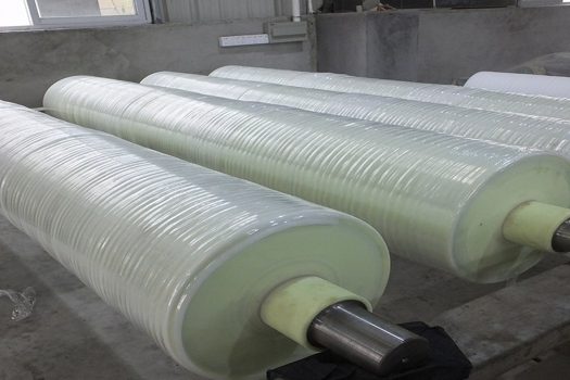 微波機膠輥整體包膠防水不生銹，橡膠擠水輥定制服務