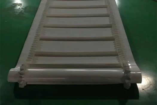 鑫源綠色白色PVC輸送帶，耐切割PU帶，綠色小圓點(diǎn)花紋