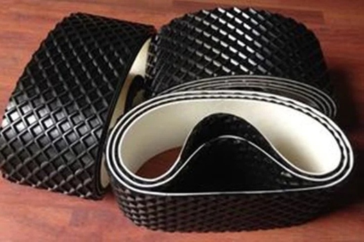 工業(yè)運(yùn)輸新選擇：花紋輸送帶加擋板PVC耐高溫帶