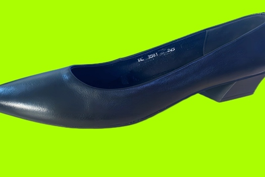 酒店員工女皮鞋W3581-HX，頭層牛皮鞋面與橡膠防滑鞋底