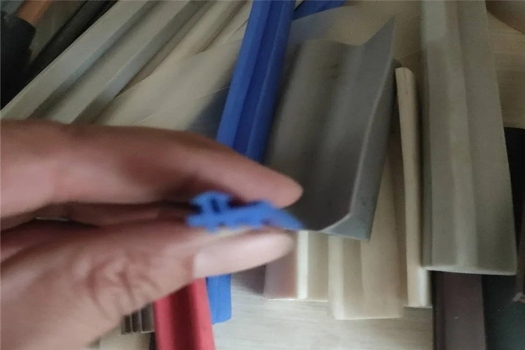 橡膠三元乙丙發泡硅膠條，專業供應高品質密封解決方案