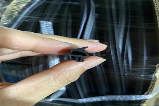 EPDM發泡橡膠汽車密封條，優質防護，提升駕駛體驗
